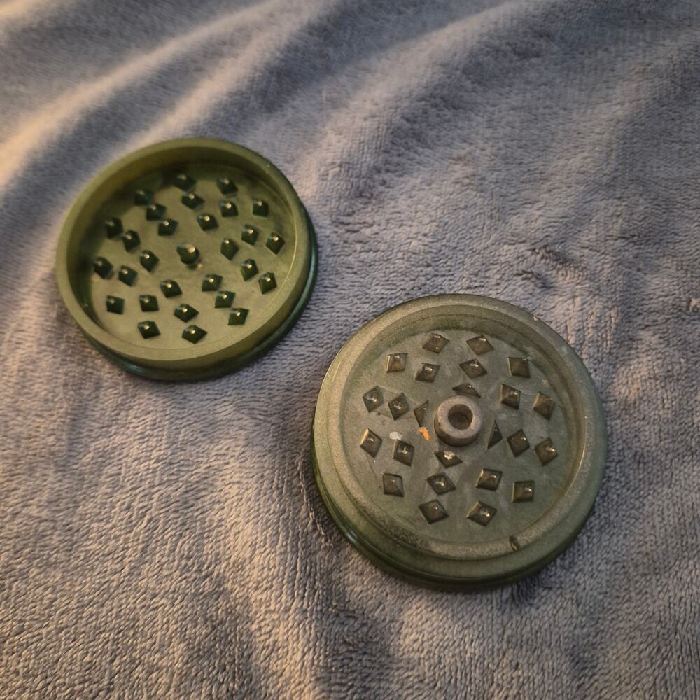 Handmade Resin Spice Grinder – Custom made - Picture 6 of 6